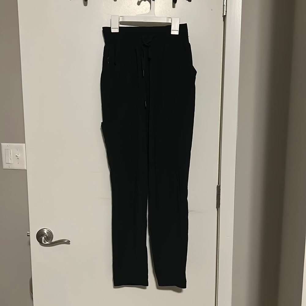 Small, regular. Worn only a few times. Women’s performance tulip pant.
